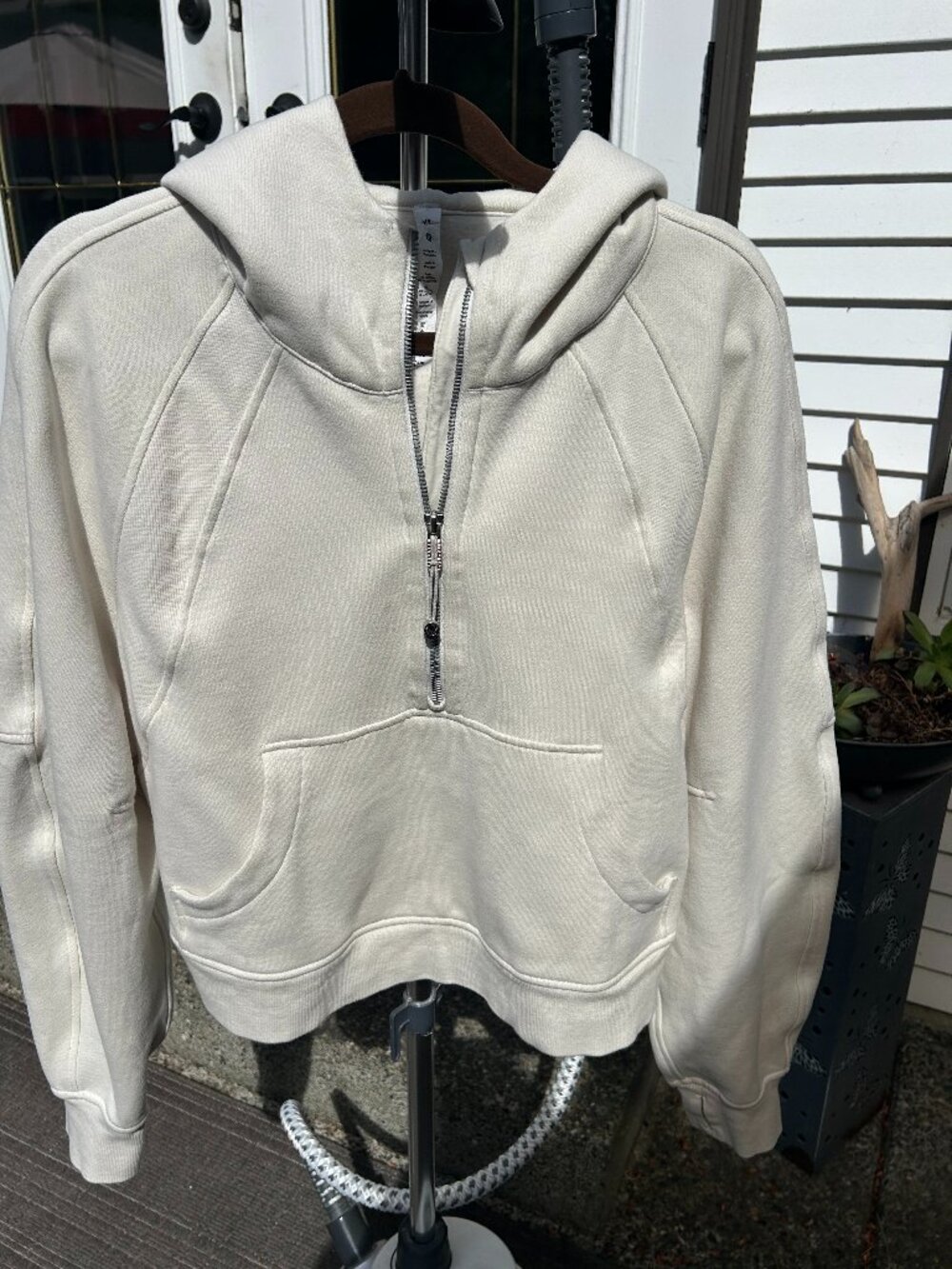 Lululemon Woman's oversized half -zip hoodie, medium, cream